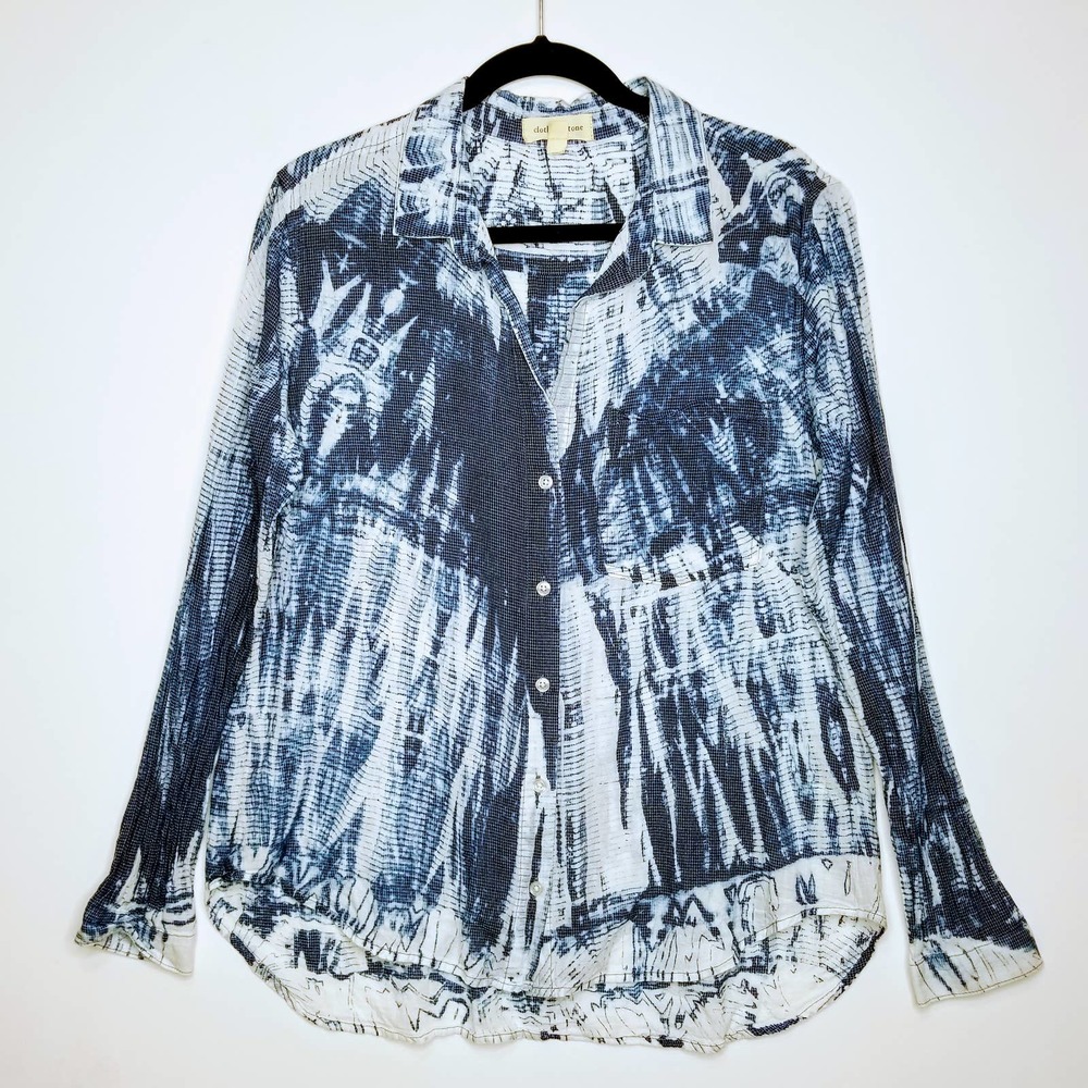 Cloth & Stone Blue and White Button Down Shirt